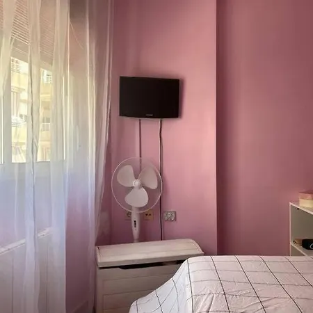 Con Piscina, Wi-fi, Balcon A Solo 2 Minutos De La Playa Апартаменты Торевьиа