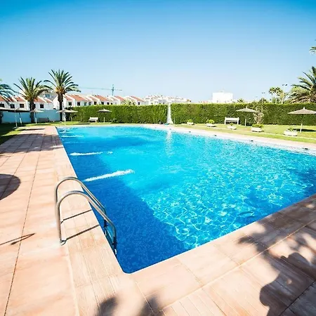 Con Piscina, Wi-fi, Balcon A Solo 2 Minutos De La Playa Апартаменты