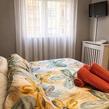 Con Piscina, Wi-fi, Balcon A Solo 2 Minutos De La Playa Апартаменты *